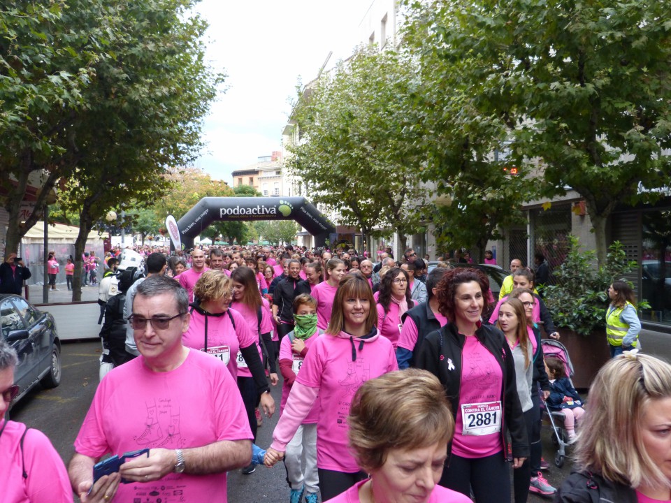 Huesca se viste de rosa en la carrera contra el cáncer